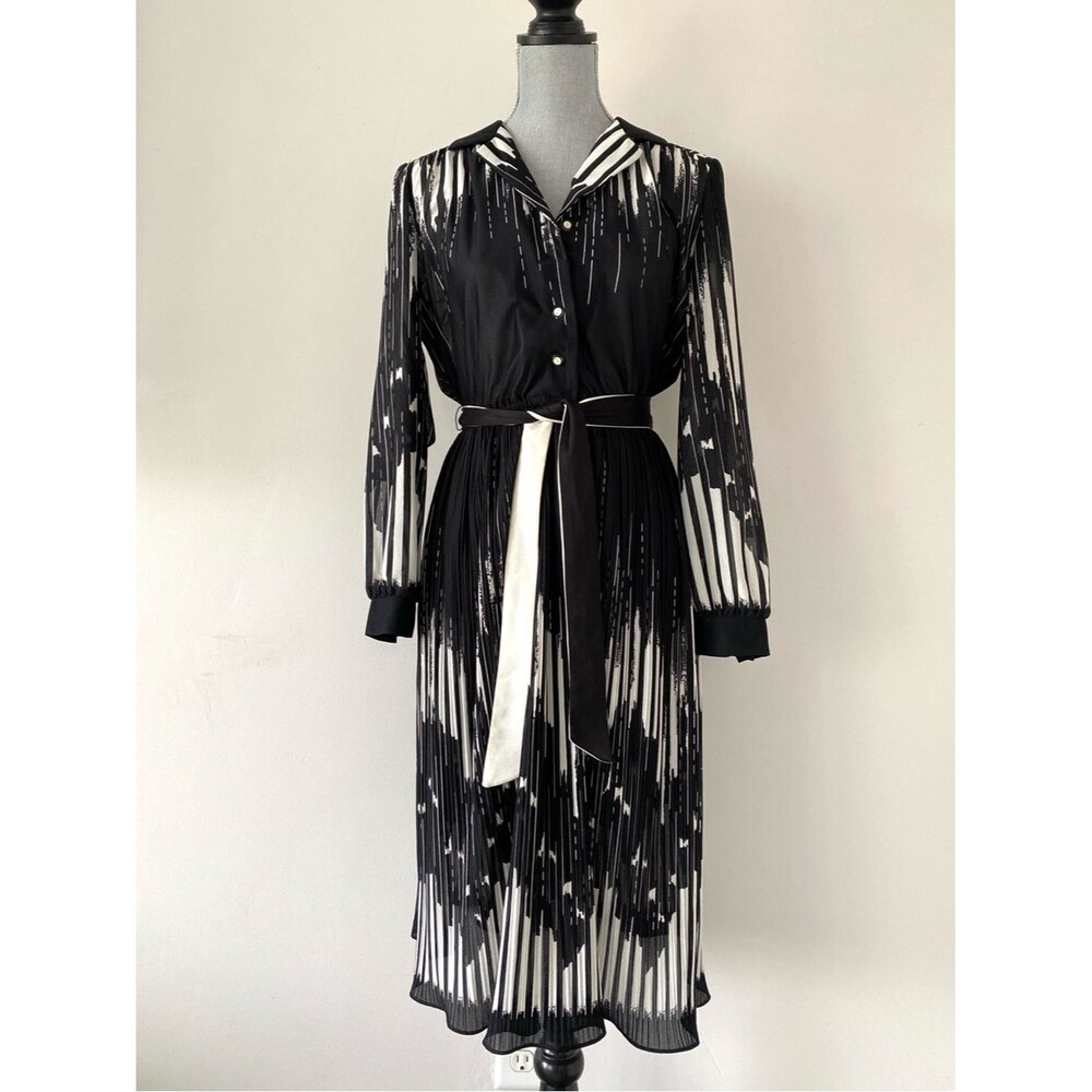 VTG 70's Black and White Pleated Long-Sleeve Shirt Dress with Contrast Belt Sz S